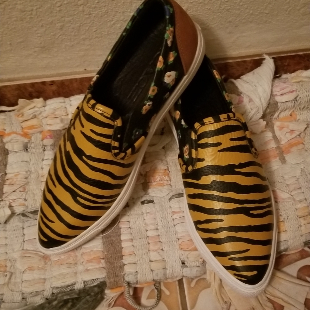 TIGER PRINTED 🐅 - Picture 2 of 3